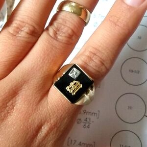 10k or 14 yellow gold onyx thick ring